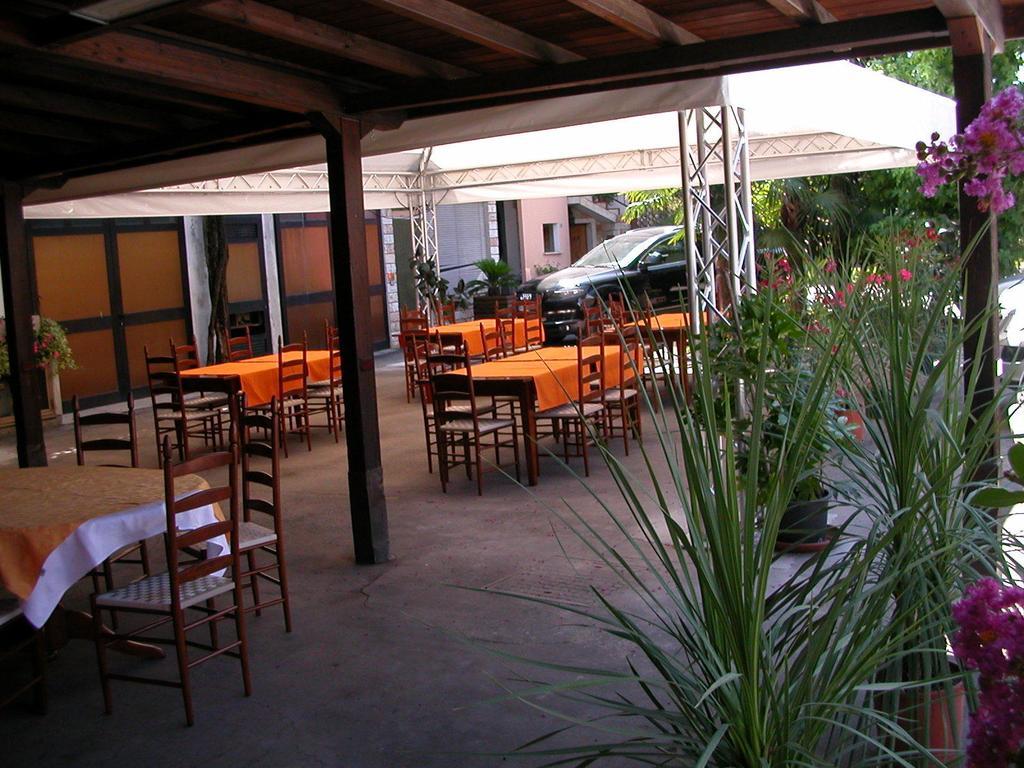 Albergo Ristorante Da Felice Loria Bagian luar foto