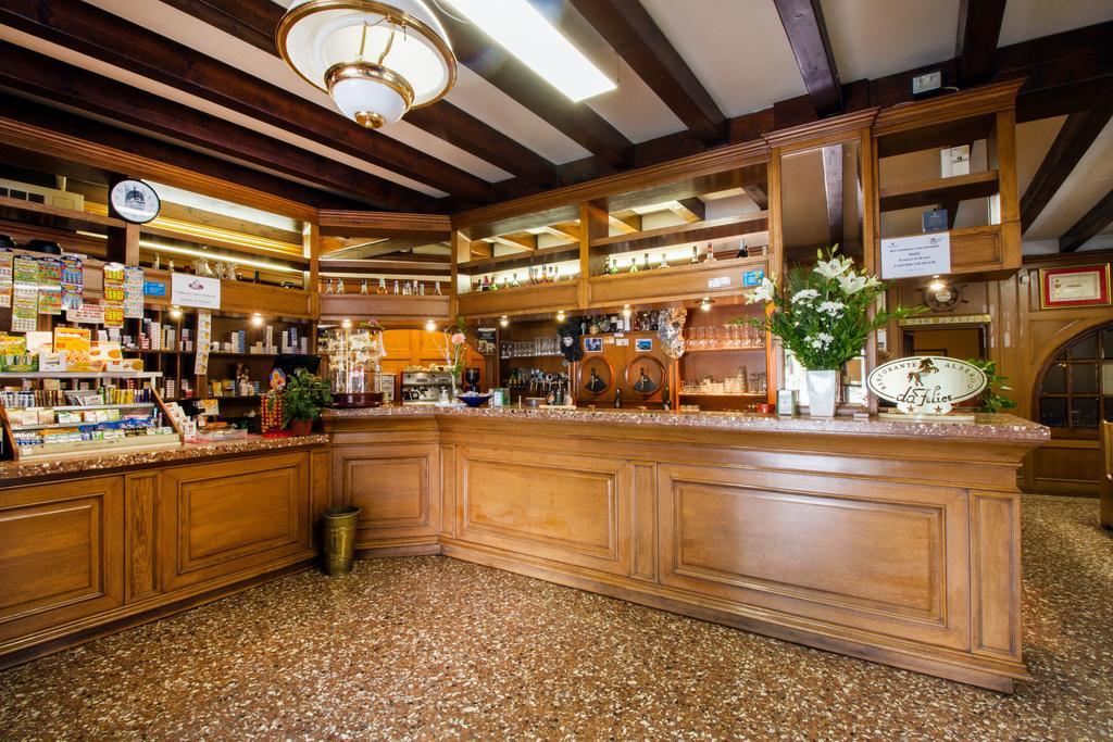 Albergo Ristorante Da Felice Loria Bagian luar foto