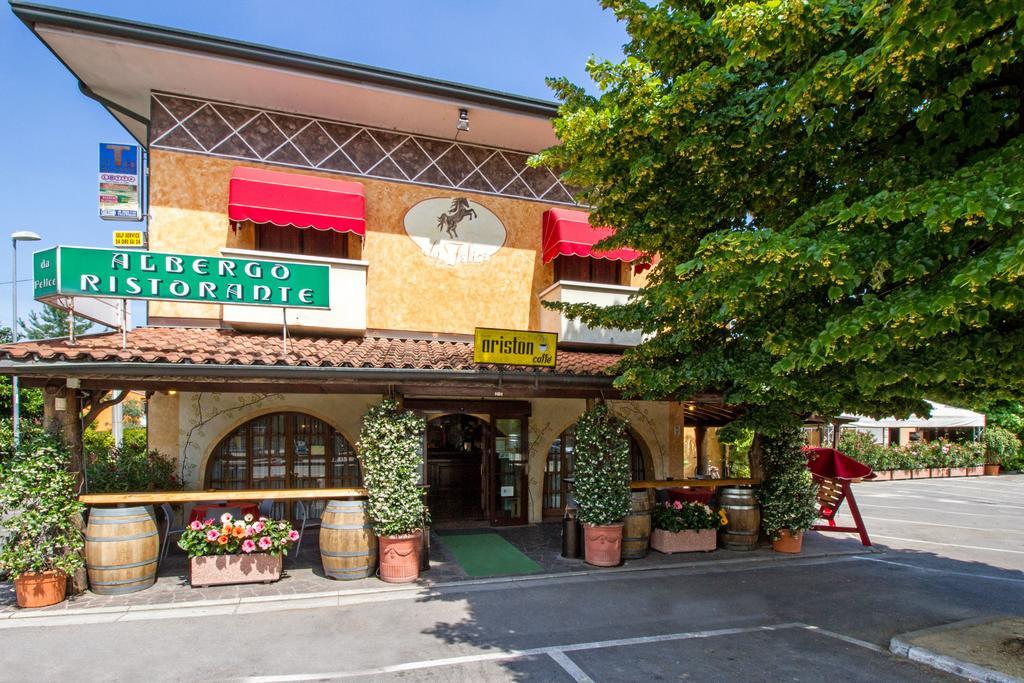 Albergo Ristorante Da Felice Loria Bagian luar foto