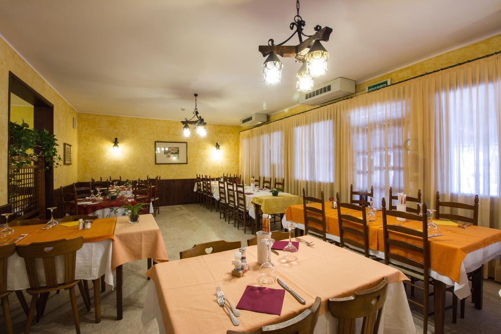 Albergo Ristorante Da Felice Loria Bagian luar foto
