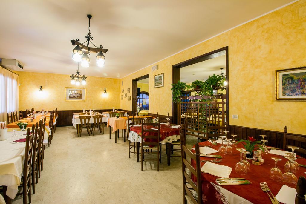 Albergo Ristorante Da Felice Loria Bagian luar foto